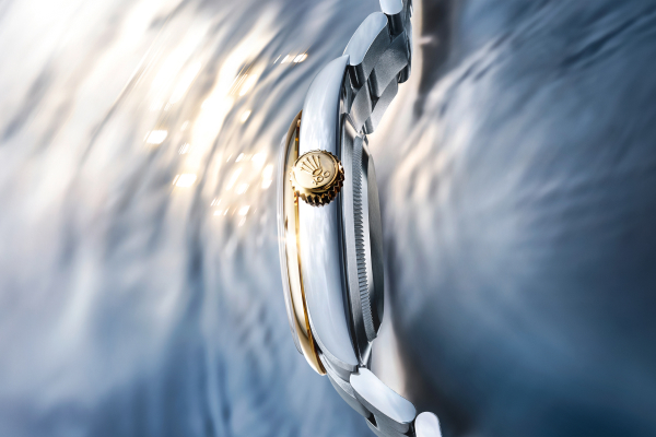 Rolex Krone an der Seite einer Uhr