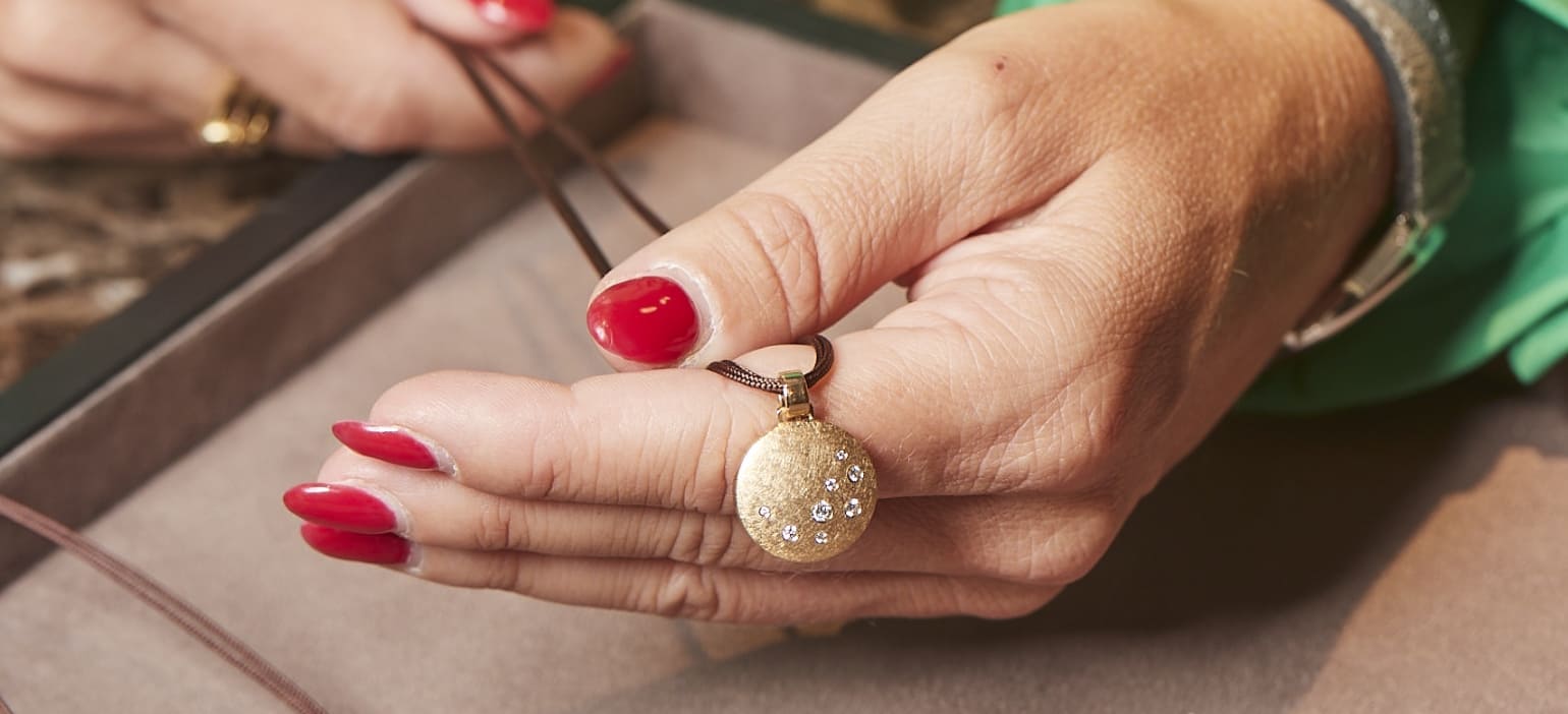 Juwelier_Jasper_UeberUns_Karriere_Verkaufsmitarbeiter_Header