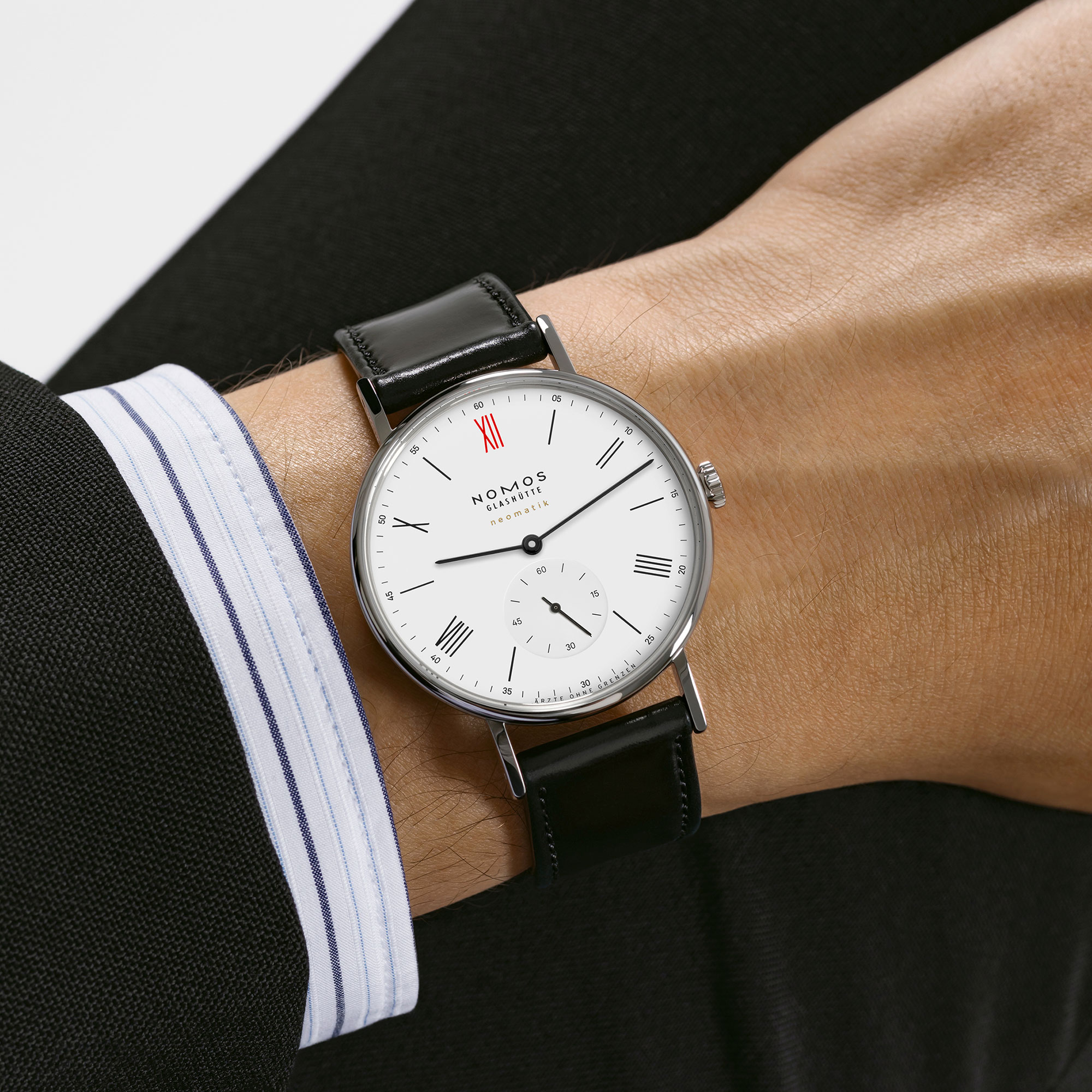 NOMOS Glashütte Ludwig neomatik 39 für Ärzte ohne Grenzen bei Juwelier Jasper in Lippstadt