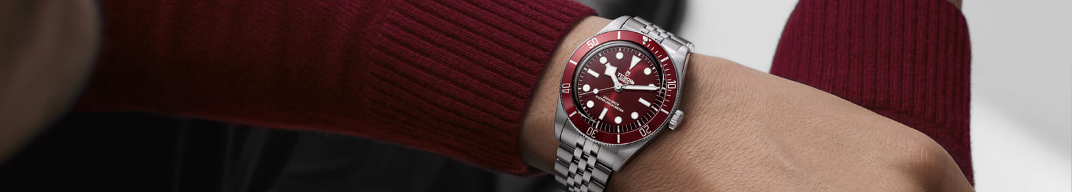 Tudor Black Bay 58 in Bordeaux am Handgelenk