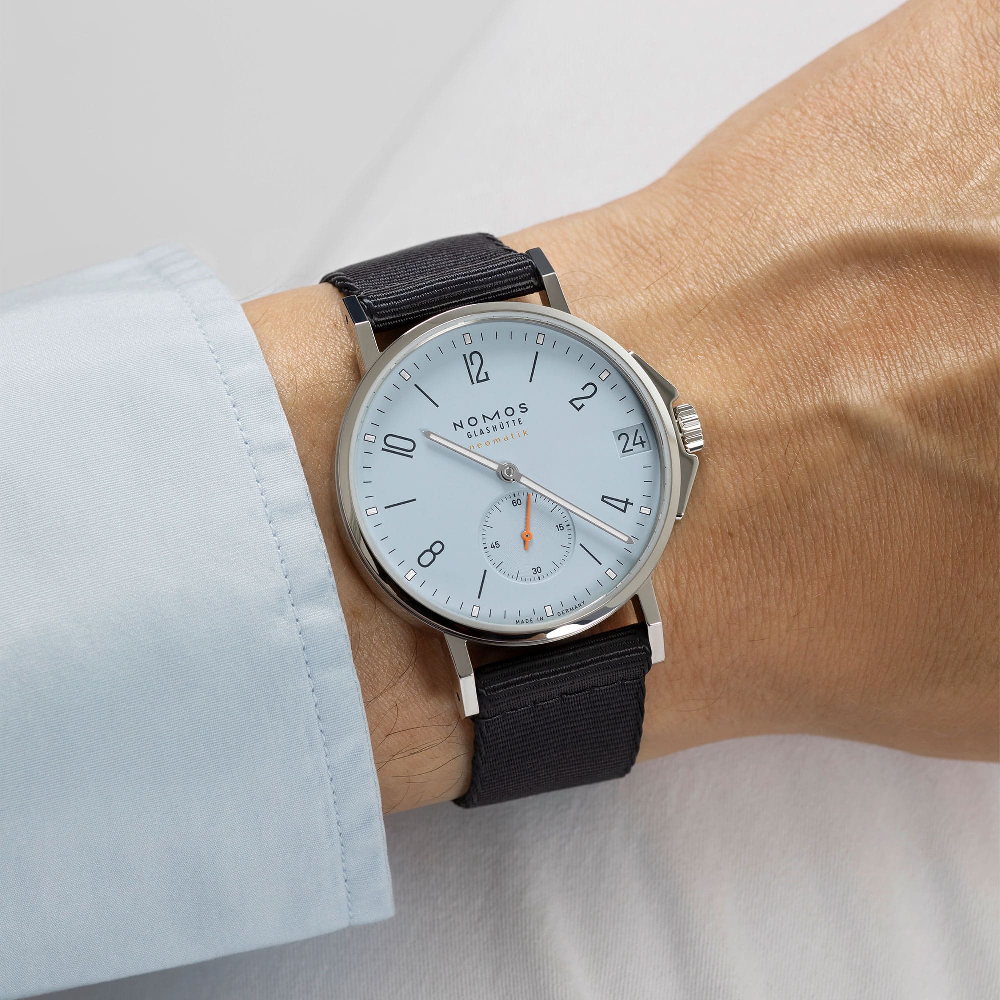 NOMOS Glashütte Ahoi neomatik 38 Datum sky bei Juwelier Jasper in Lippstadt