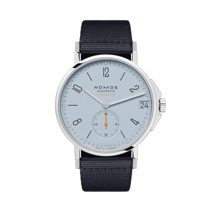 Ahoi neomatik 38 Datum sky von NOMOS Glashütte bei Juwelier Jasper in Lippstadt