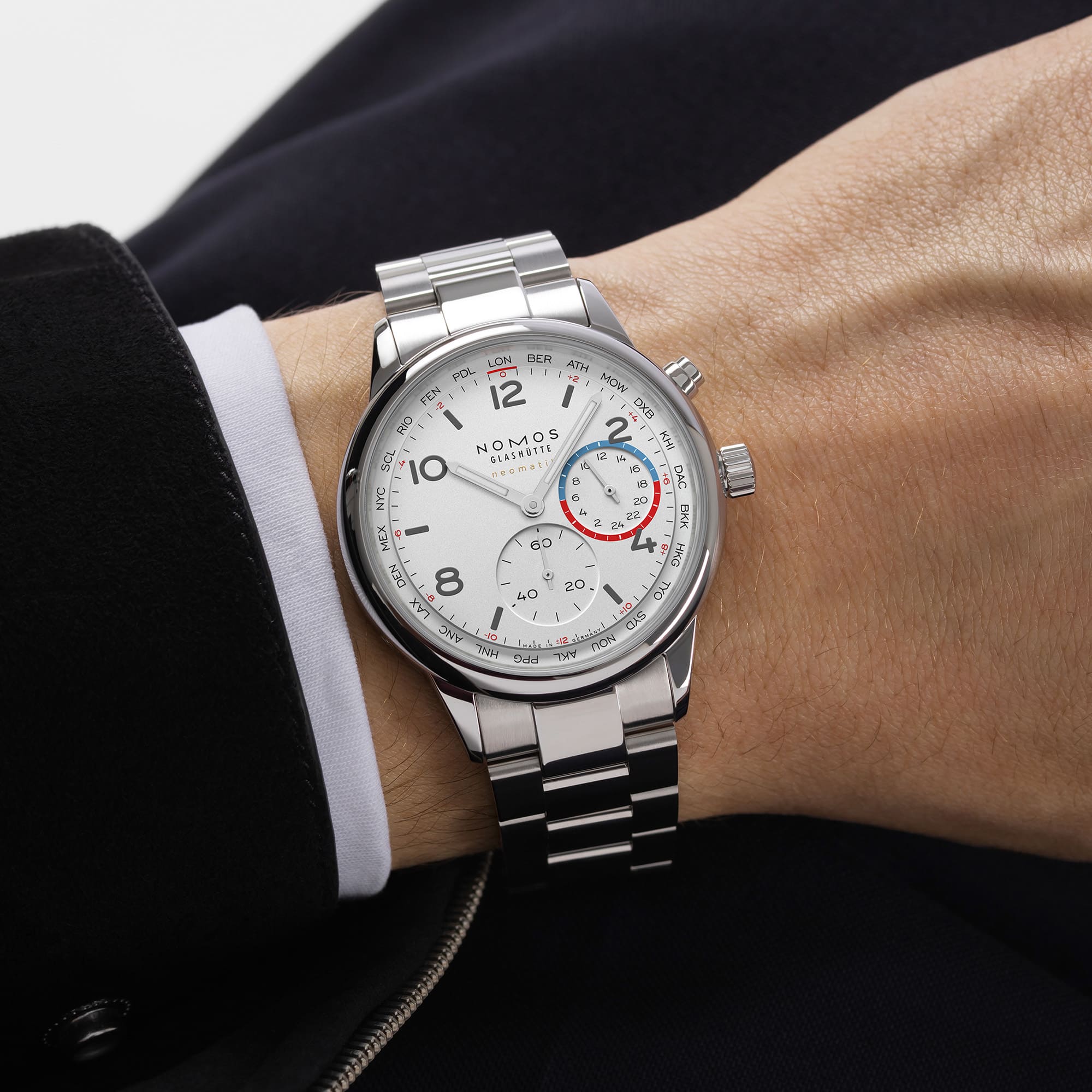 NOMOS Glashütte Club Sport Neomatik Weltzeit - Saphirglasboden bei Juwelier Jasper in Lippstadt